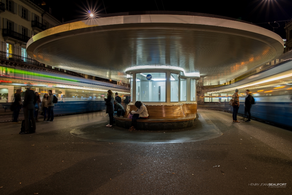 Paradeplatz Zürich bei Nacht