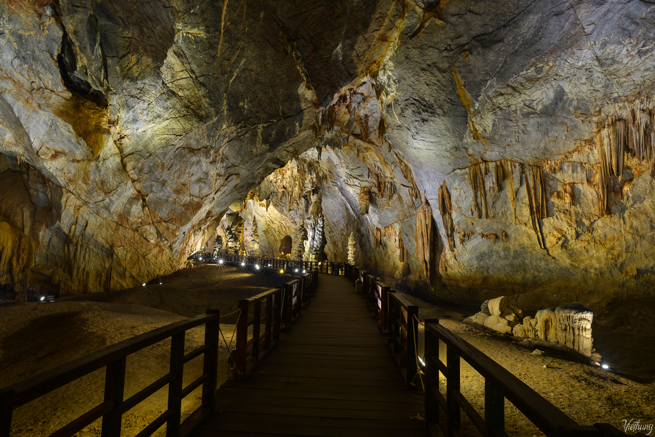 Paradise Cave in Quang Binh, Vietnam