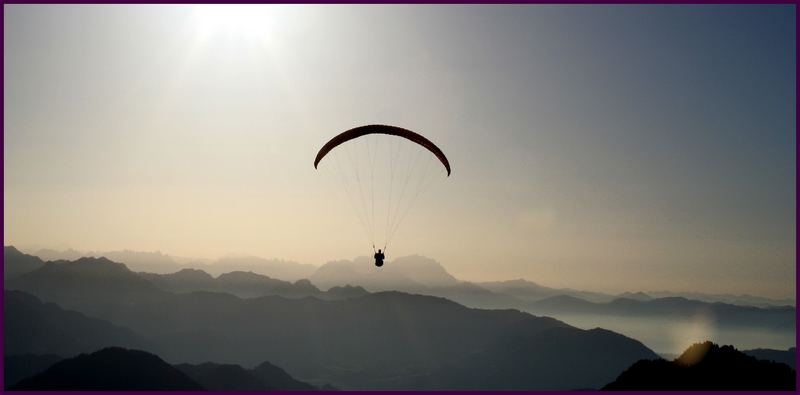 Paragleiter über dem Hochgrat bei Steibis