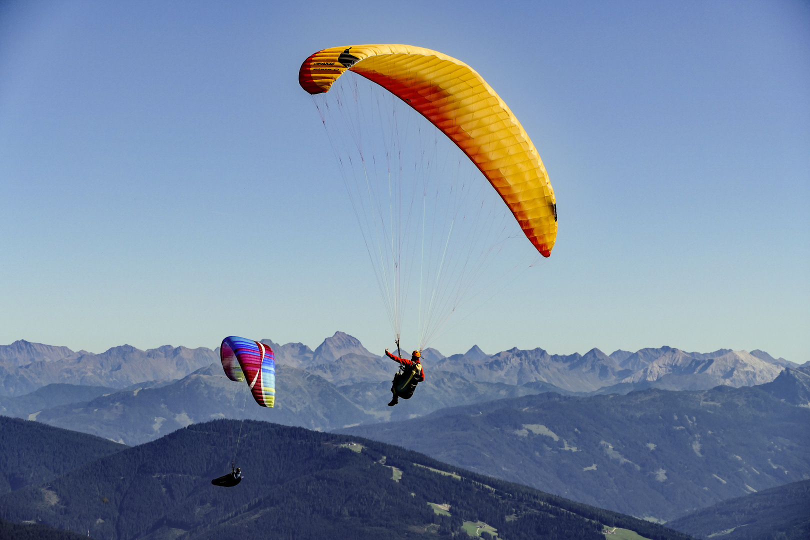 Paragleiter über dem  Rosnerköpfl