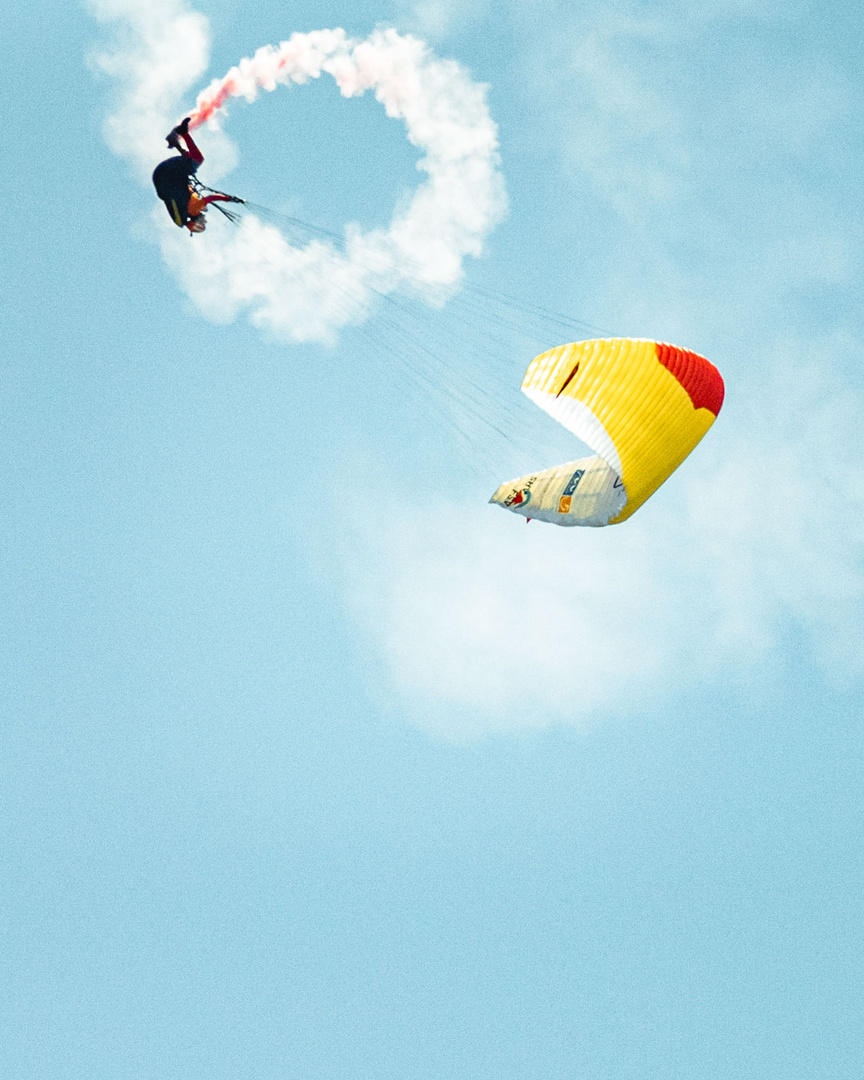 Paraglide Acro Show