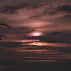 Paraglider im Sonnenuntergang