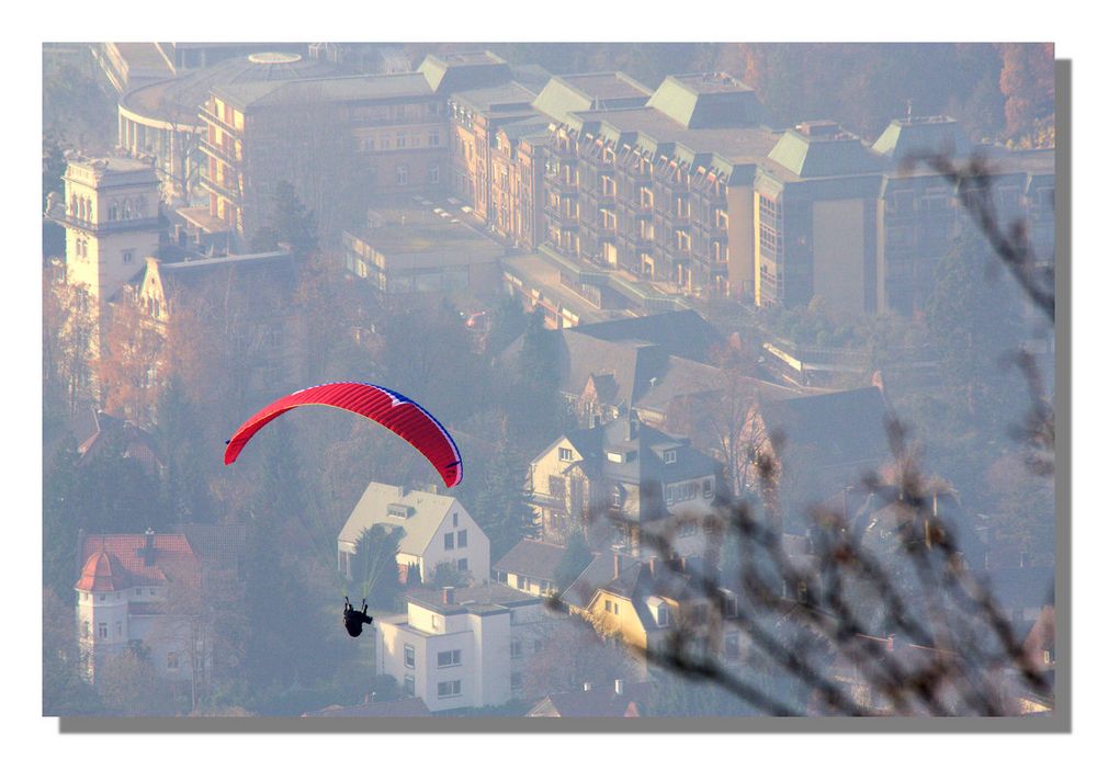 Paraglider über Baden-Baden