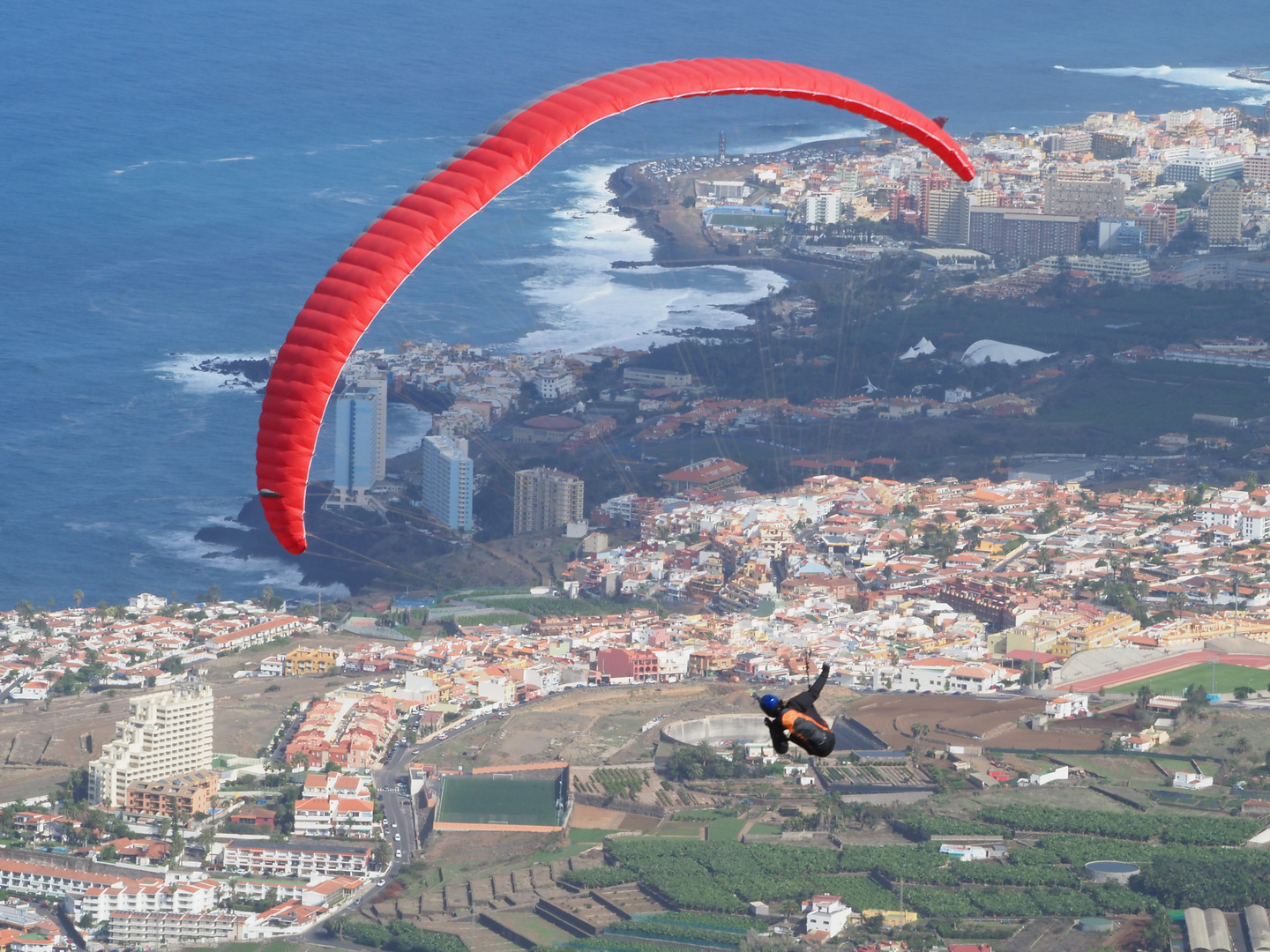 PARAGLIDER ÜBER PUERTO DE LA CRUZ