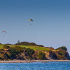 Paraglider über Steilküsten bei Boltenhagen