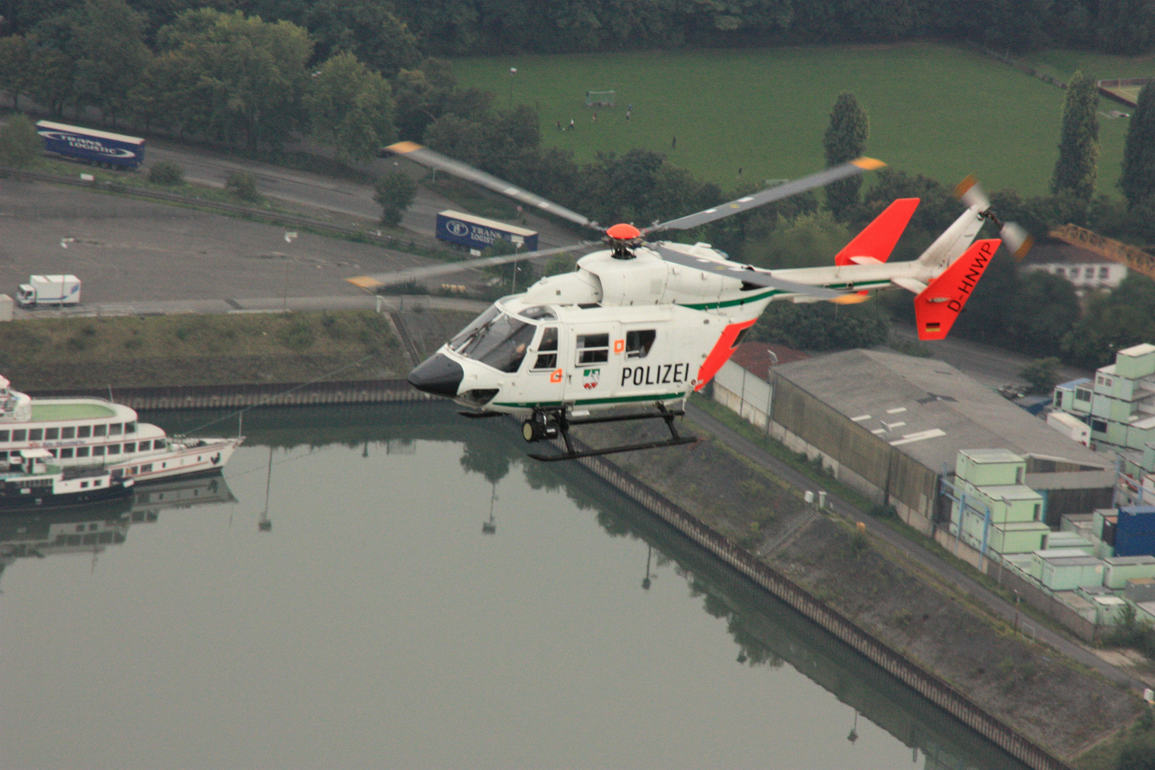 Parallelflug mit der Polizei