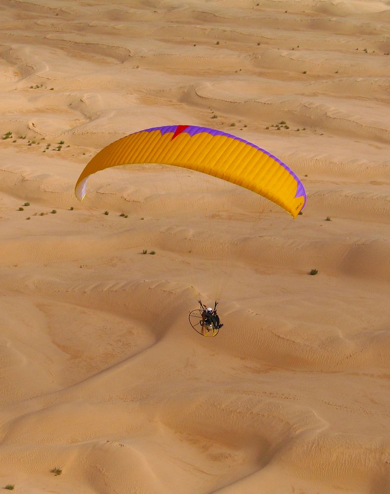 Paramoteur dans le sud tunisien II by Icare Daidalos 