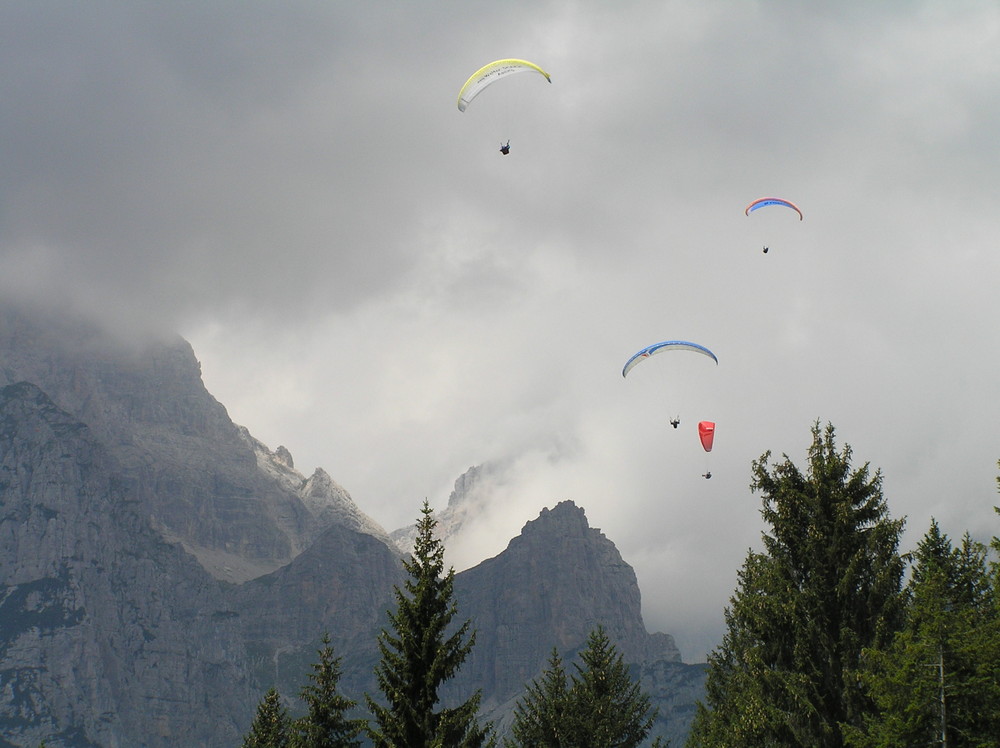 parapendii nelle dolomiti