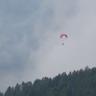 Parapendio nella nebbia