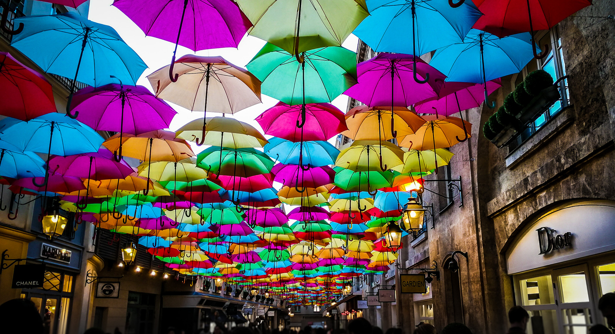 parapluies colorés