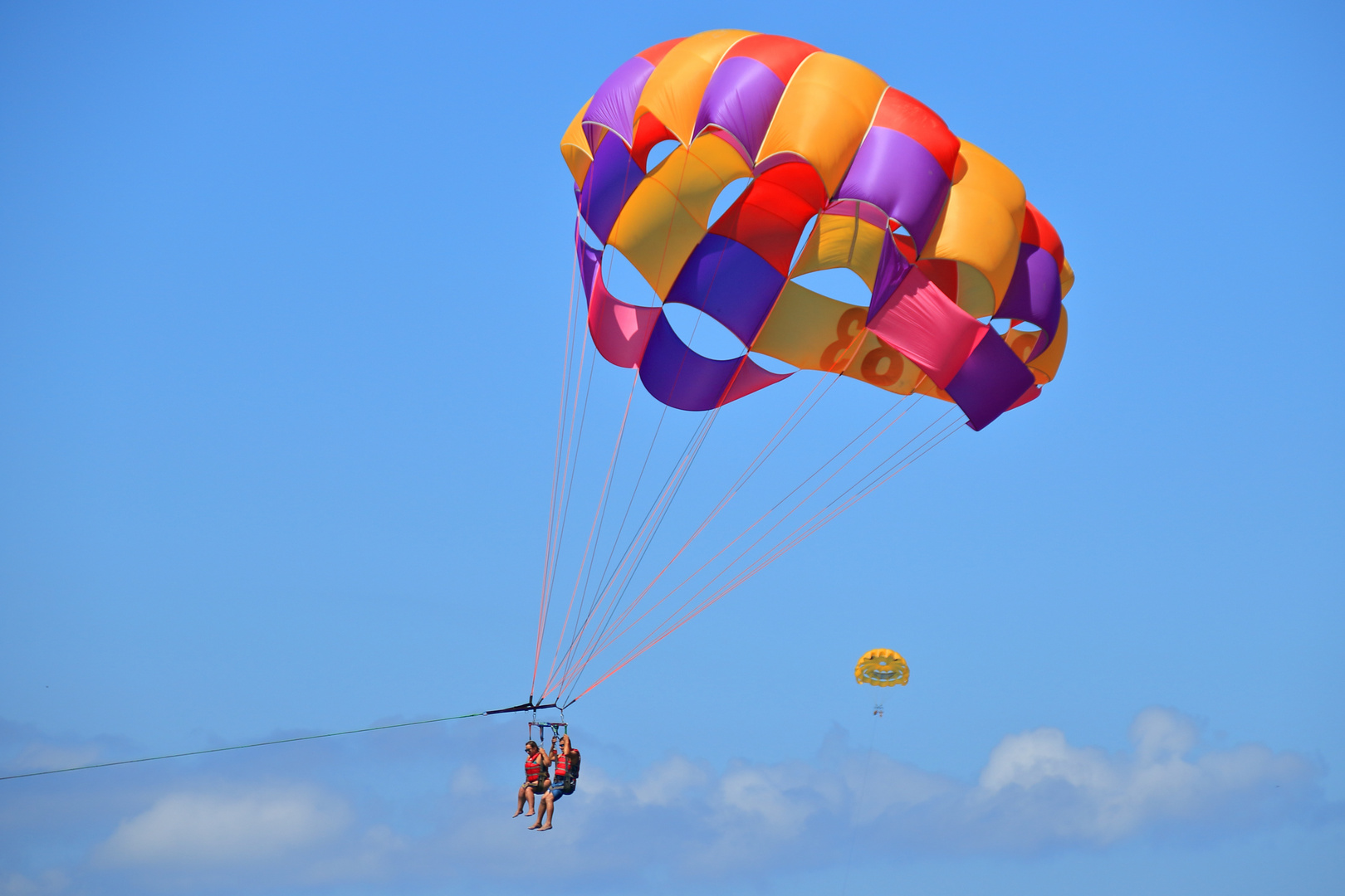 Parasailing (4/5)