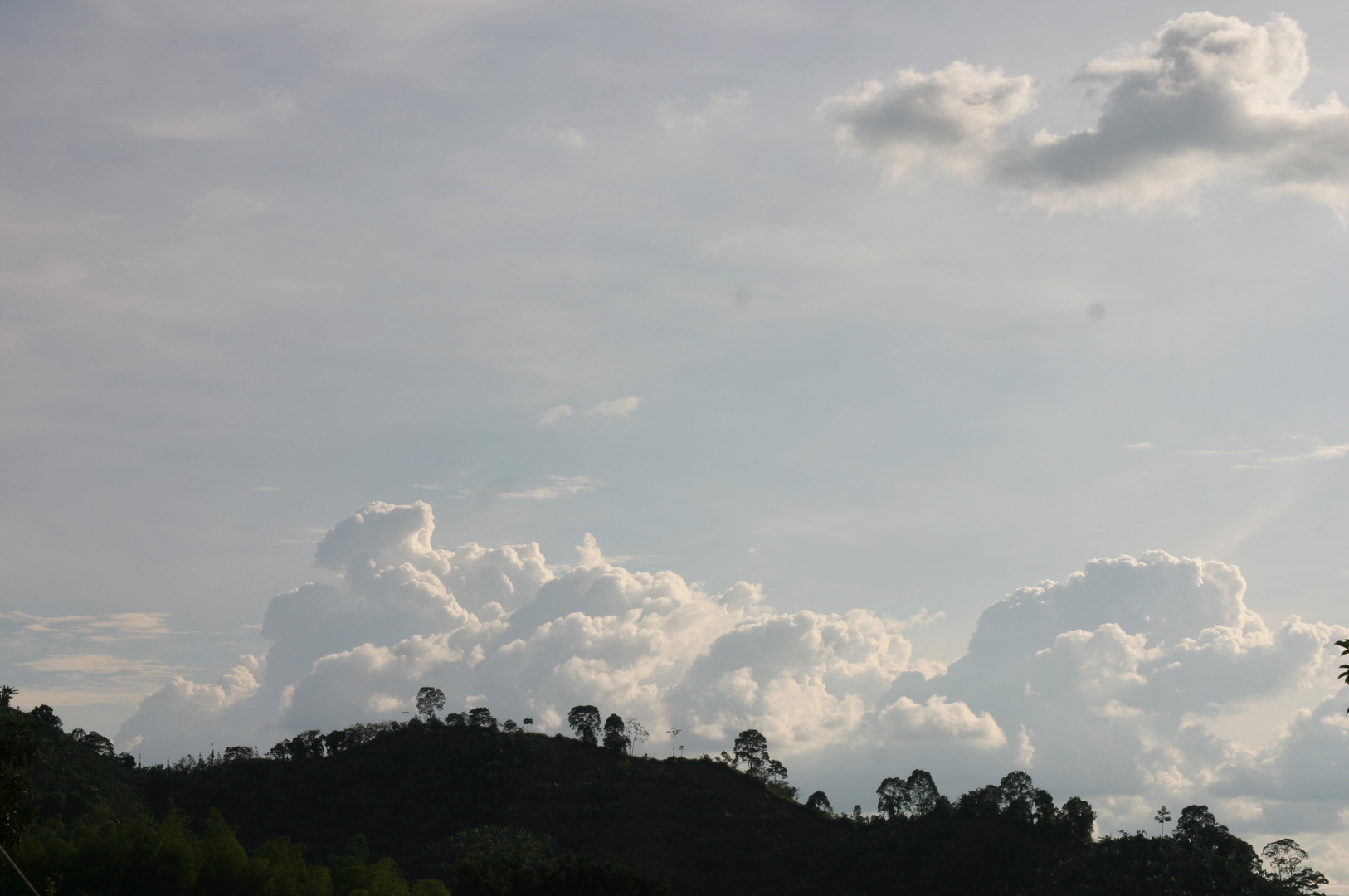 Parecemos nubes que se las lleva el viento