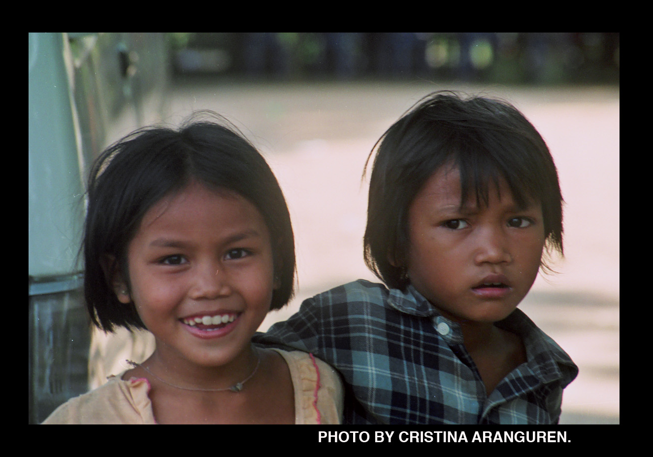 PAREJA DE HERMANOS EN CAMBOYA