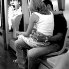 Pareja en el metro de París