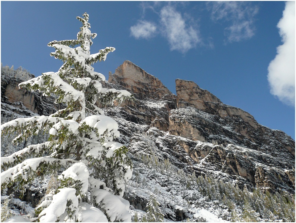 Pares Massiv (2396m) im Ennetal