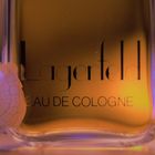 Parfum - Flacon / Ausschnitt - Stillleben Purple Spotlight