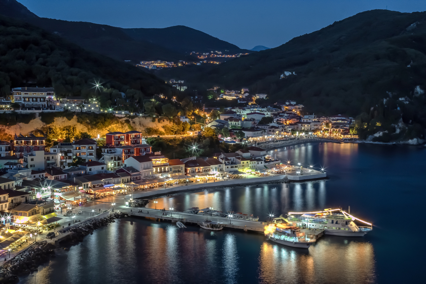 Parga@night