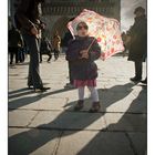 Paris. 08/X . Hoe schattig met een parasolletje.