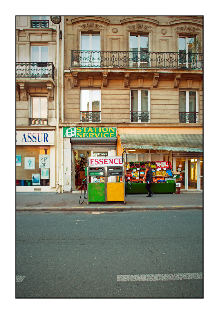 Paris. 15/X . Brandstof in de rue Guy Lussac.