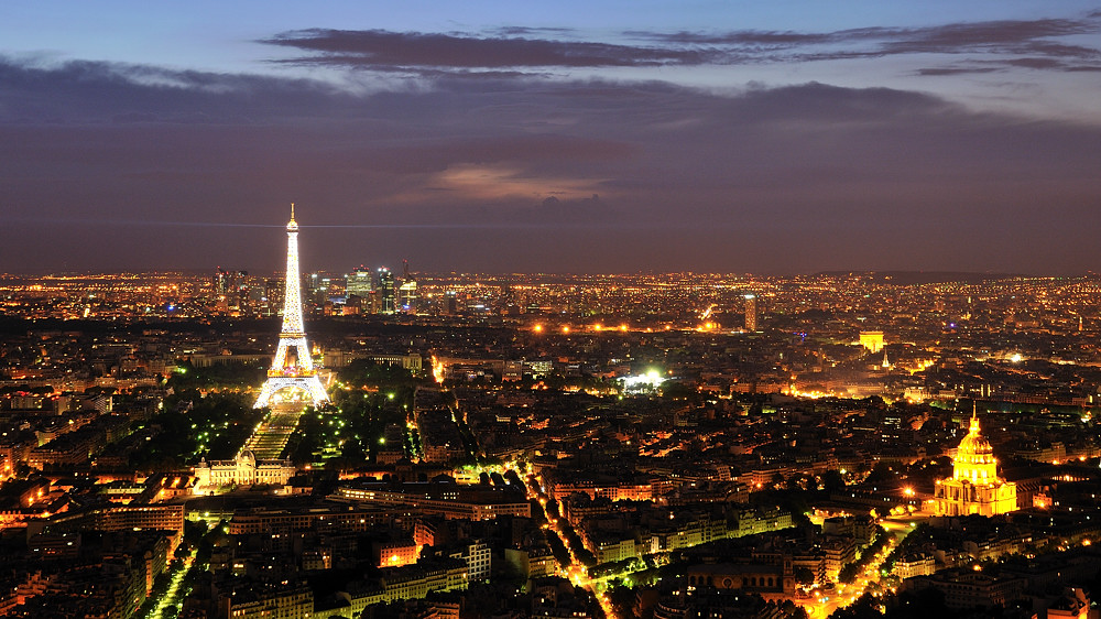 Paris 2010 - Eiffelturm Illubeam