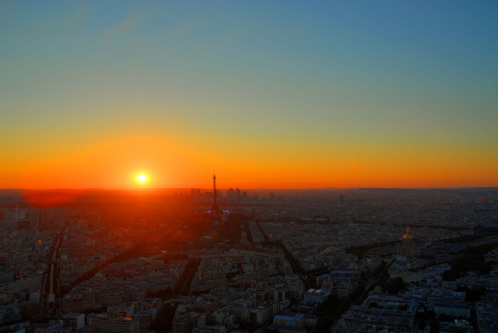 Paris - 21:30 Uhr - Das letzte Sonnenlicht