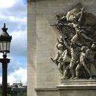 Paris - Arc de Triomphe - "Los, auf ihn mit Gebrüll"