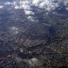 Paris aus der Luft (mit Eiffelturm und arc de triomphe)