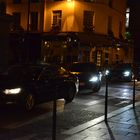 Paris - Autos quälen sich durch die schmalen Einbahnstraßen