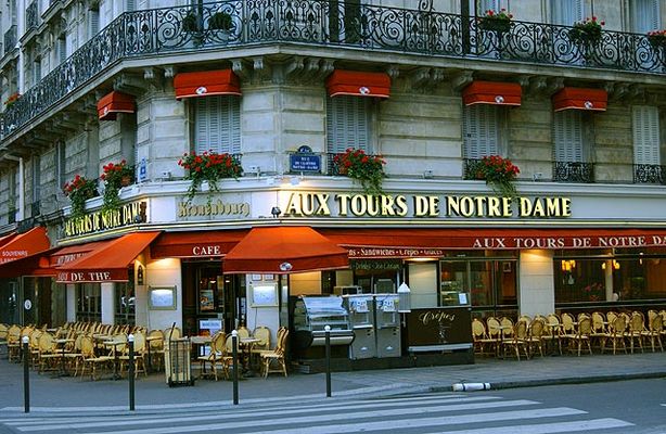Paris - Aux Tours de Notre Dame