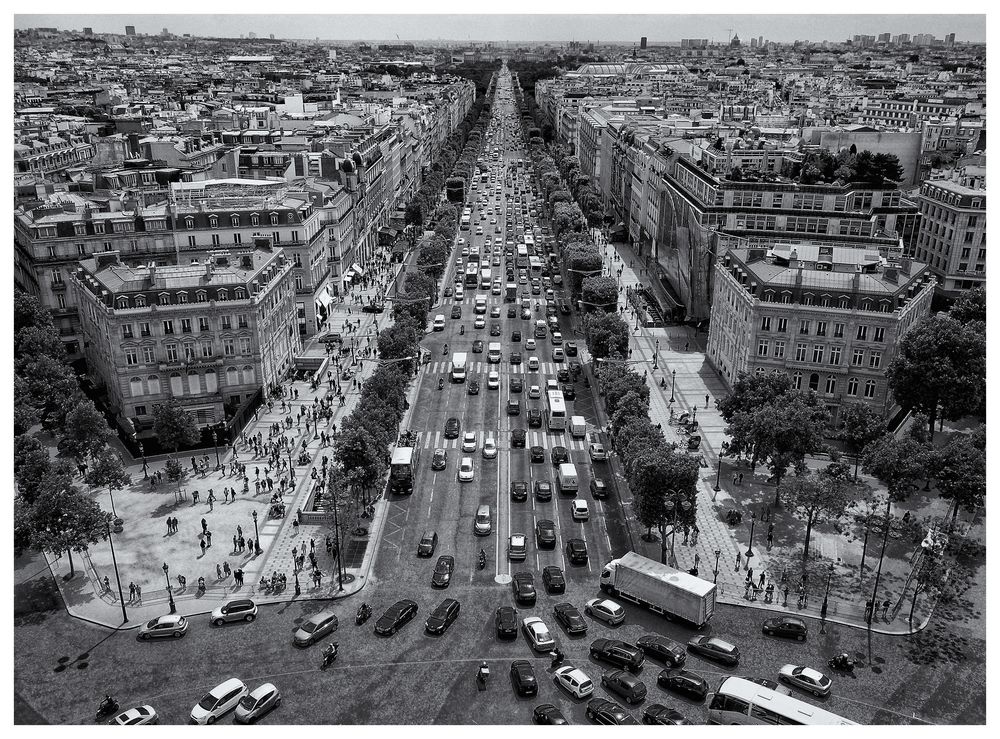 Paris-"Avenue des Champs-Élysées"