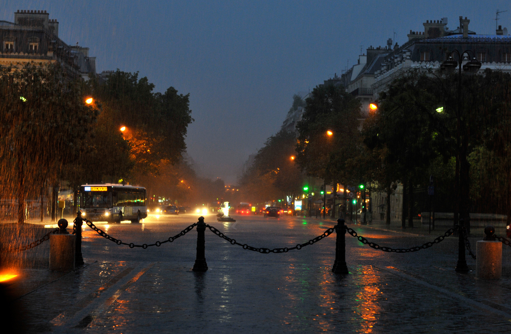 Paris: Avenue des Champs-Élysées