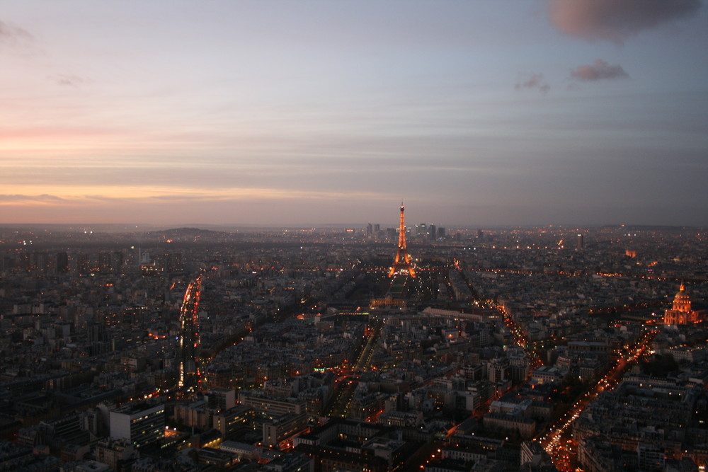 Paris bei Dämmerung