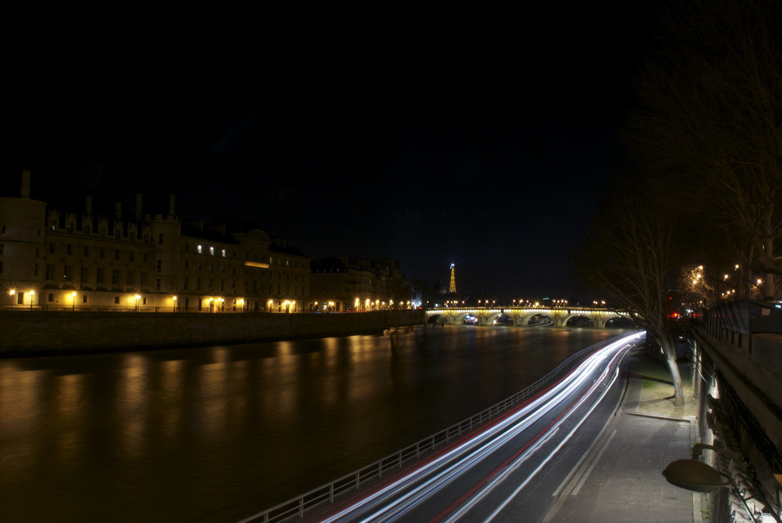 Paris bei Nacht