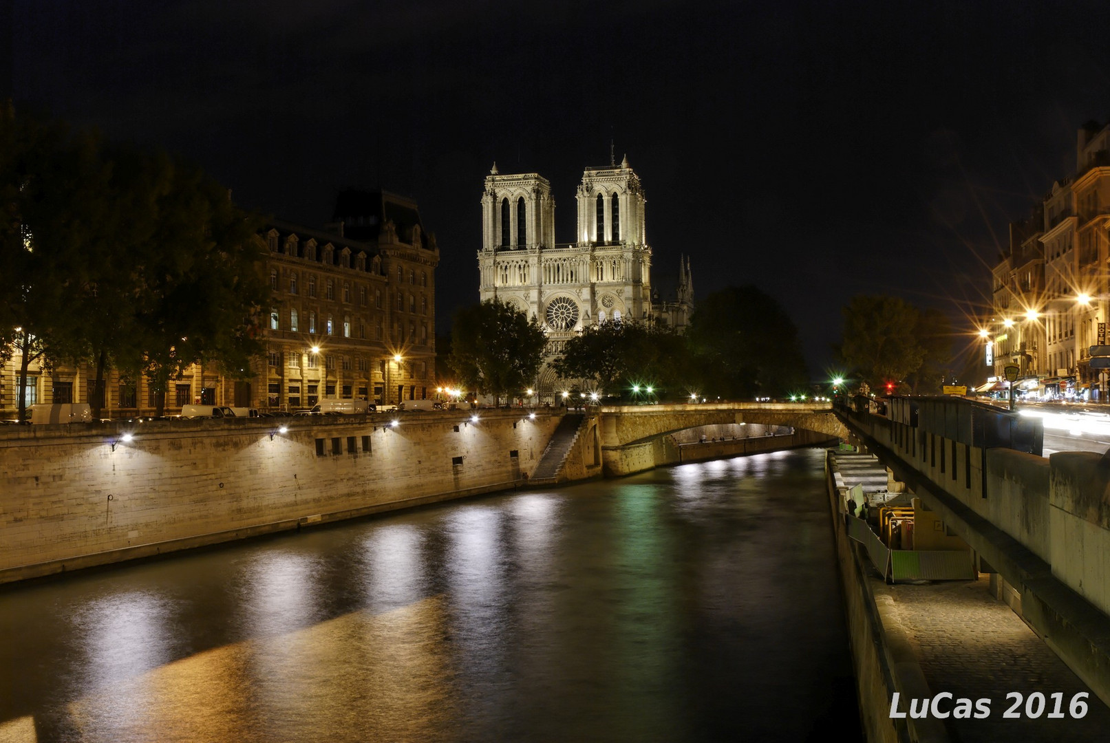 Paris Blick auf Notre-Dame nachts