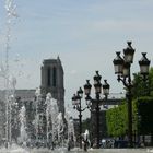 Paris - Blick auf Notre-Dame über den Brunnen vor dem Hôtel de Ville