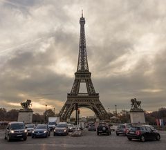 Paris - Chaillot - Place de Varsovie - Tour Eiffel - 01