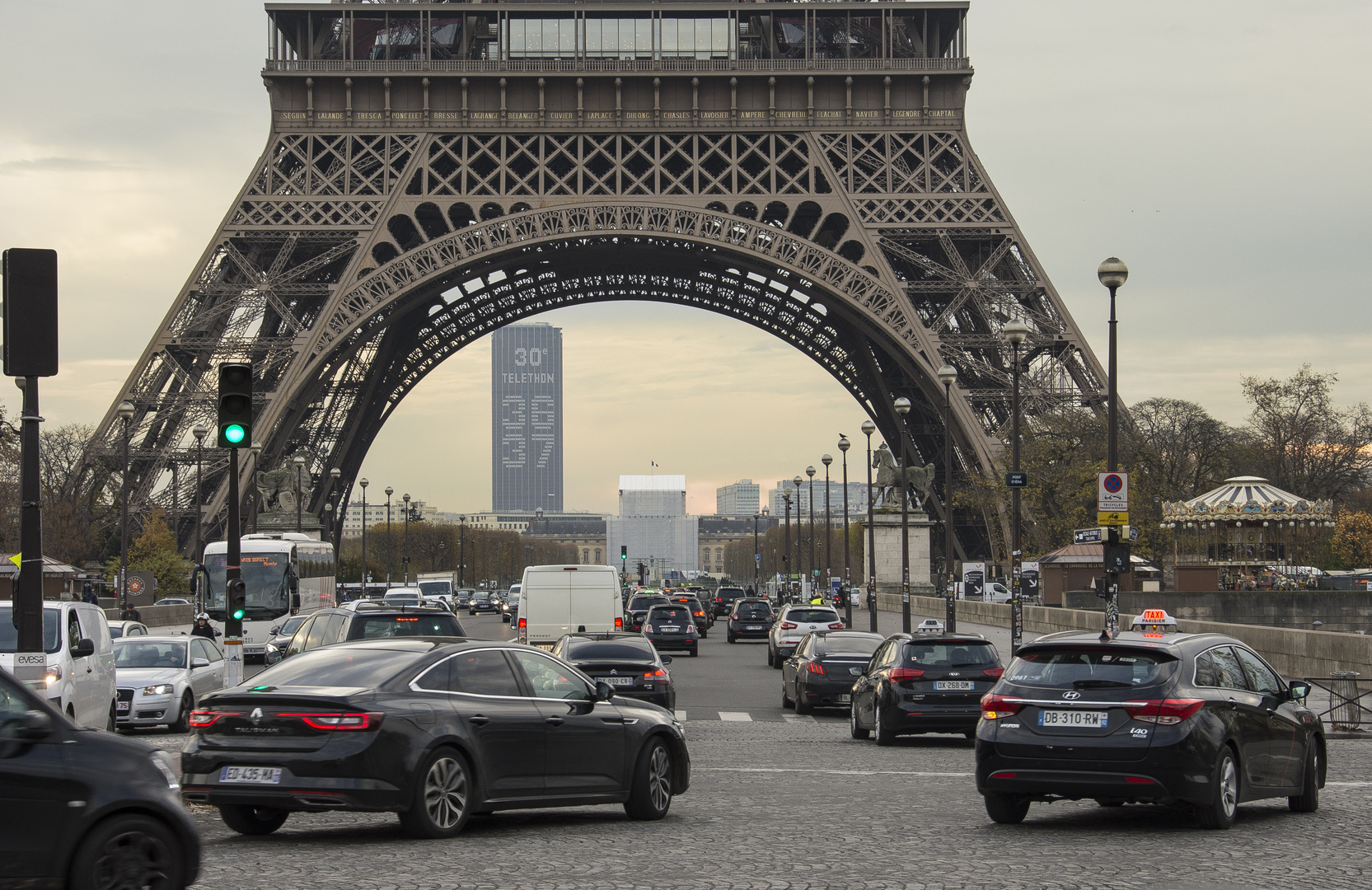 Paris - Chaillot - Place de Varsovie - Tour Eiffel - 02