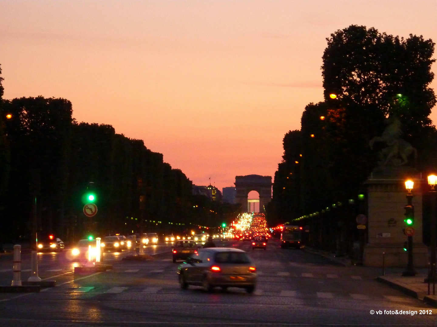 Paris - Champs-Élysées am Abend