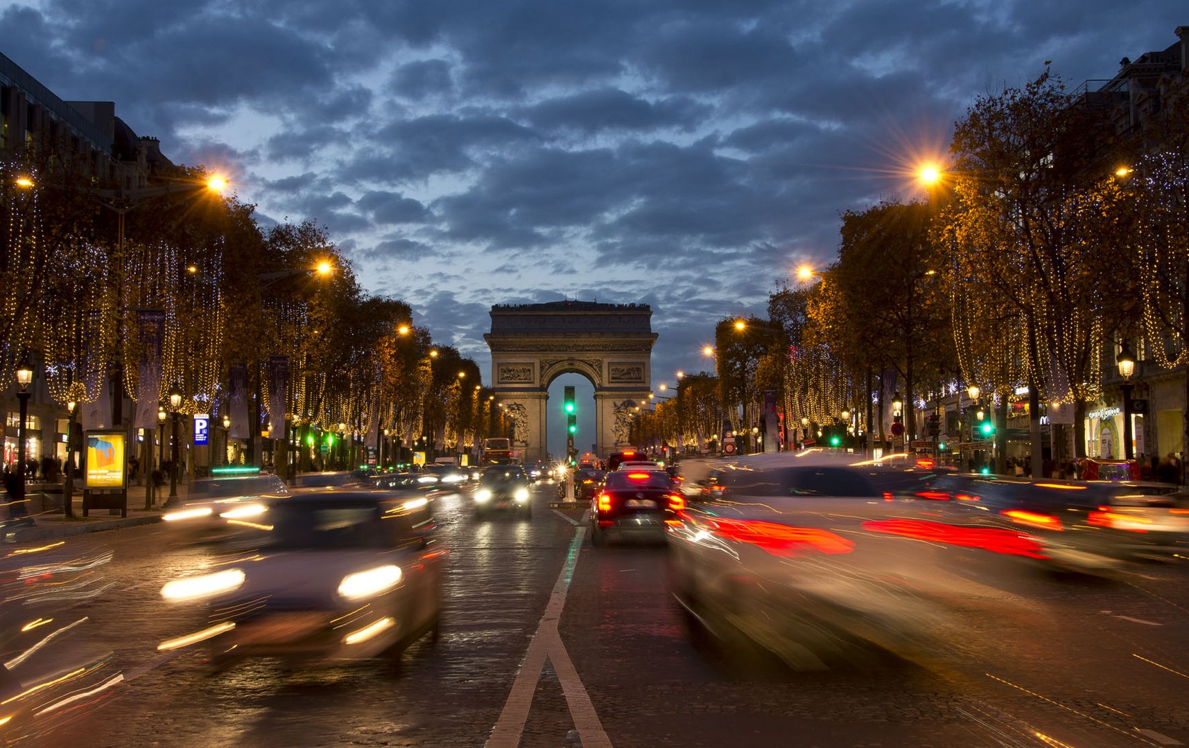 Paris - Champs Élysées - Champs Élysées - Arc de Triomphe - 08