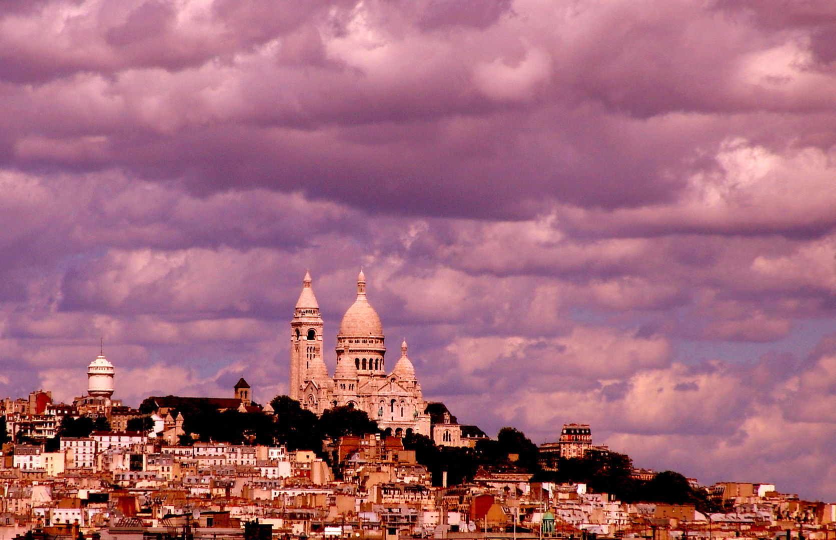 Paris con nubes