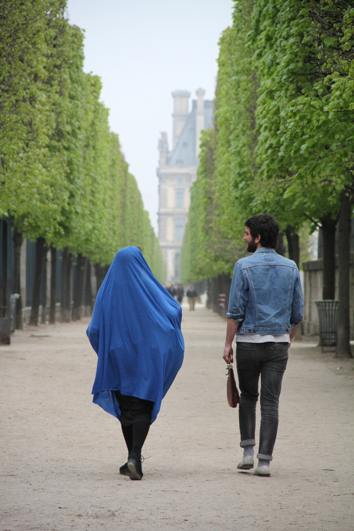 Paris. Dans le jardin des Tuileries.