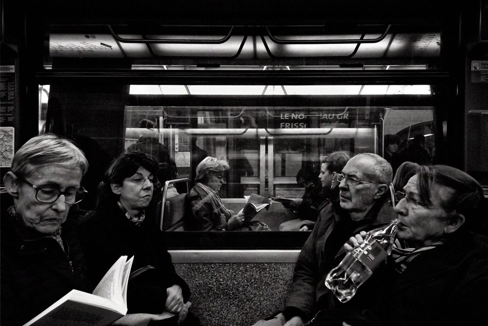 PARIS, DANS LE METRO'