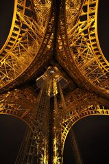 Paris . . Eiffelturm