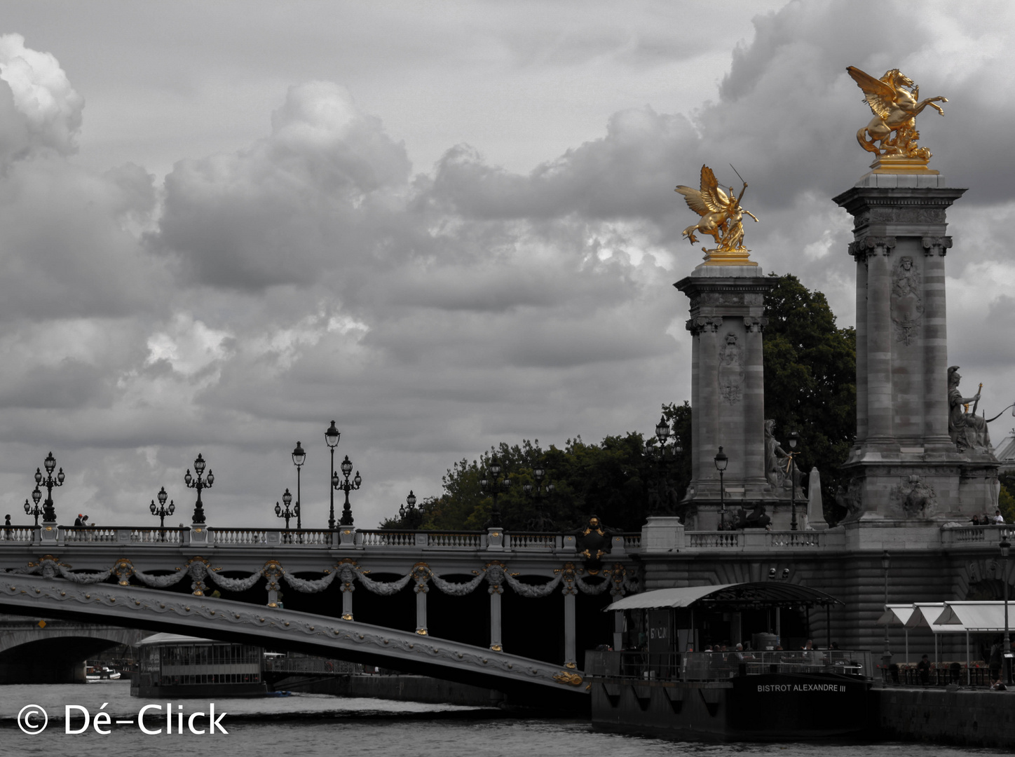 Paris et les nuages