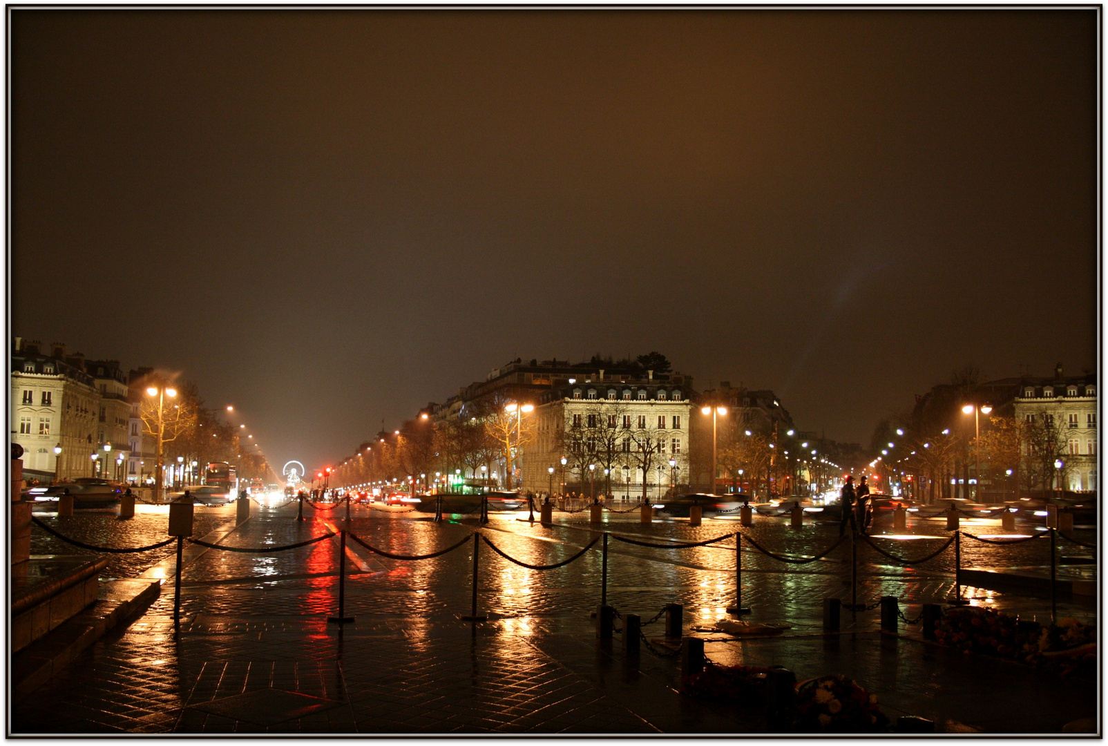 Paris Feb. 2011 - Blick v. Arc de Triomphe a. Place Charles-de-Gaulle a.d. Avenue des Champs-Élysées