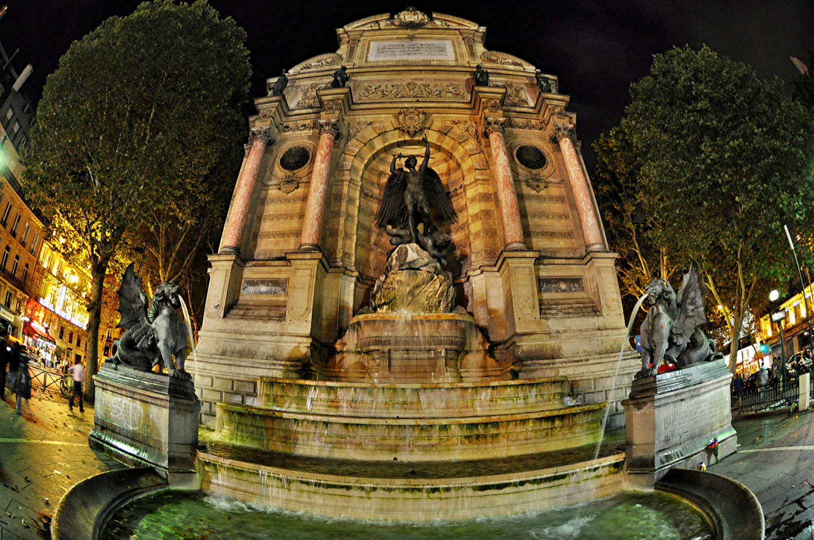 Paris . Fontaine Saint-Michel