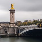 Paris. Hôtel des Invalides et Pont Alexandre III. 