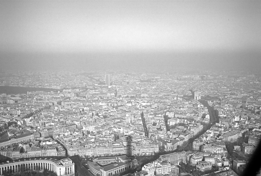 Paris im Dezember 2007 Eifelturm von Nikolaus Grünherz