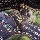 Paris. Im Eiffelturm zu unbeschwerten Zeiten...