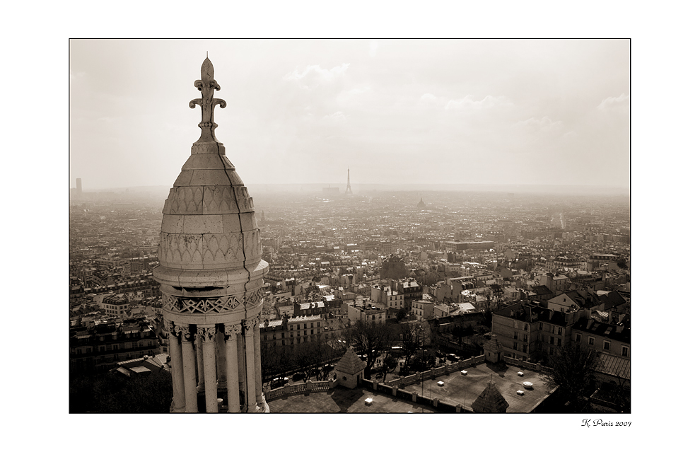 . . . Paris im Vogelblick . . .